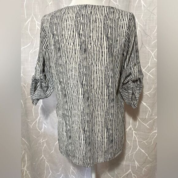 Zebra print black and white 3/4 sleeve Blouse - Picture 3 of 5
